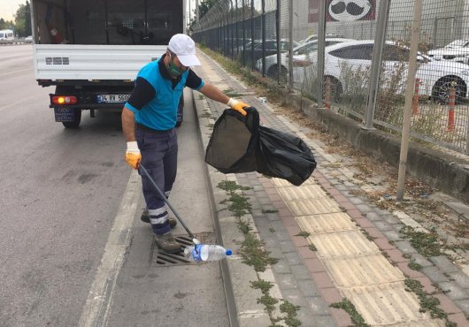 DURAKLAR VE YAYA ÜSTGEÇİT  ASANSÖRLERİ TEMİZ TUTULUYOR