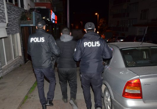 Aranan 8 kişi, operasyonla yakalandı