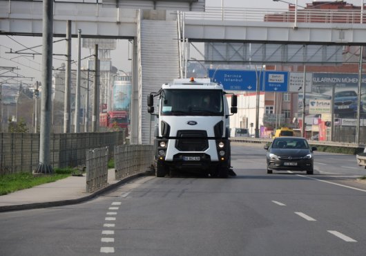 KENT GENELİNDE  TÜM YOL  VE DURAKLAR TEMİZLENİYOR