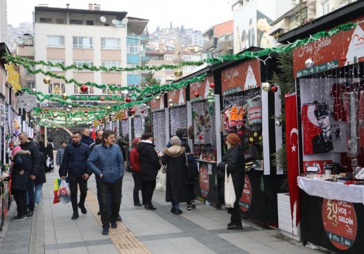 Yılbaşı El Emeği Pazarı’na yoğun ilgi!