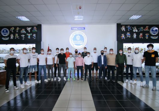 KAĞITSPOR VOLEYBOLDA İMZALAR ATILDI