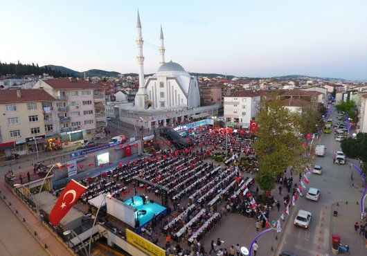 Derinceliler ‘Meydan’a Sığmadı