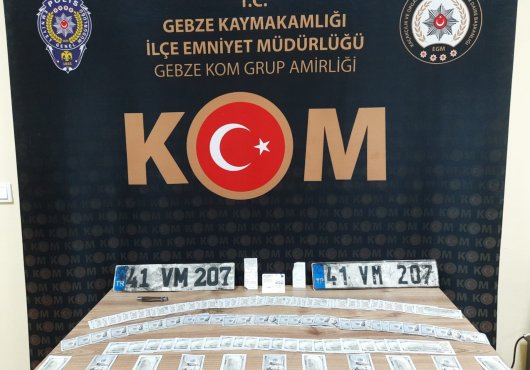 ARANAN HÜKÜMLÜLER DURDURULAN ARAÇTA YAKALANDI