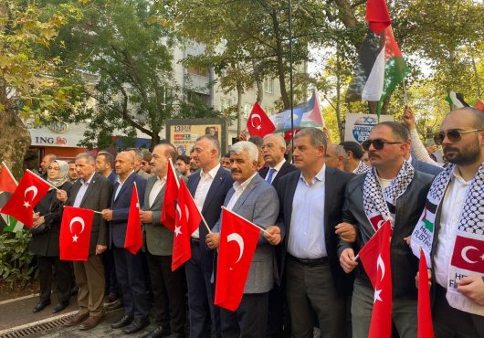 Kocaeli'de binlerce kişi Filistin için yürüdü