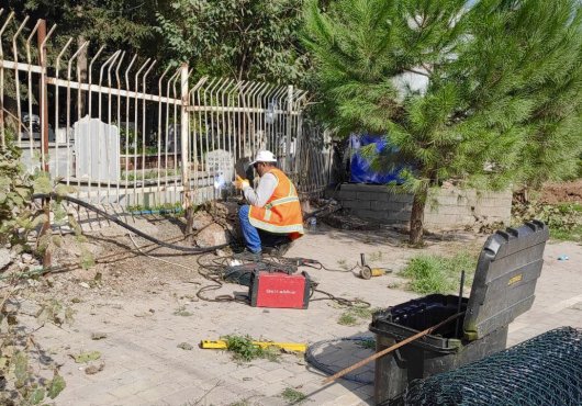 MEZARLIKLARA BAKIM YAPILIYOR