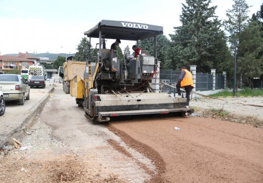 Derince Millet Bahçesi çevresine  asfalt ve yaya kaldırımı