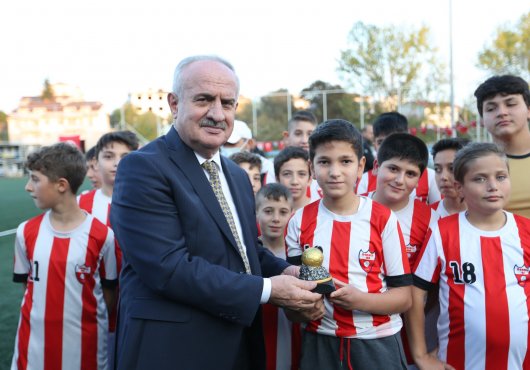 DERİNCE'DE CUMHURİYET KUPASI COŞKUSU