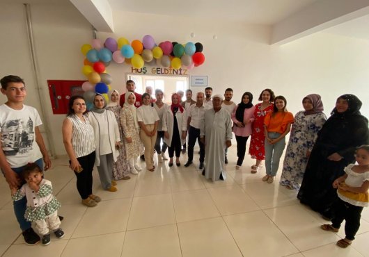    ‘İYİLİK YAP İZİ KALSIN’ DEDİ; URFA’DA OKULLARA YARDIMA KOŞTU