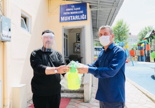  Berber ve kuaförlere dezenfektan pompası