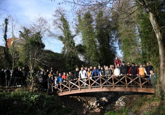 BAŞKAN ÖZLÜ, DAMLAR VADİSİ'NDE YOL ARKADAŞLARIYLA YÜRÜDÜ