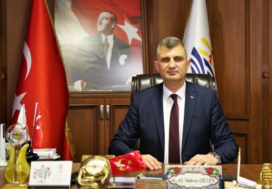 BAŞKAN SEZER: ALLAH; BU MİLLETE, BİR DAHA İSTİKLAL MARŞI YAZDIRMASIN