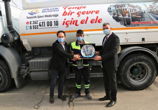BAŞKAN SEZER KAHRAMAN MÜSLÜM KAYA’YI TEBRİK ETTİ