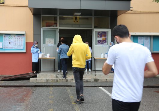 12 ÖĞRENCİ 4 GÖZETMEN KARANTİNADA