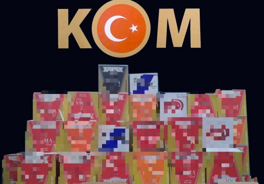 DURDURULAN ARAÇ İÇERİSİNDEN BİNLERCE MAKARON ELE GEÇİRİLDİ