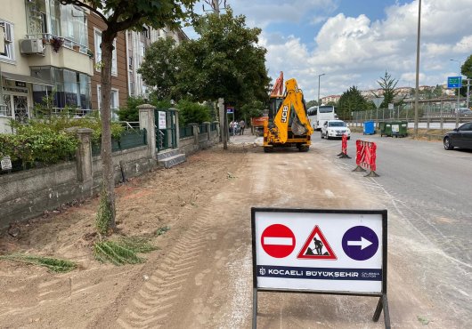    İzmit Karayolu Sokağı’nda üstyapı yenileme çalışmalarına başlandı
