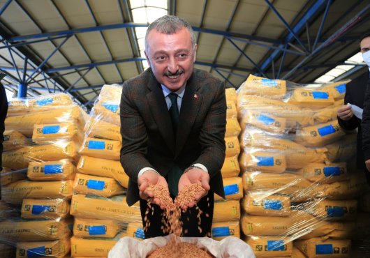 Büyükşehir’den çiftçiye 86 milyonluk mazot ve tohum desteği