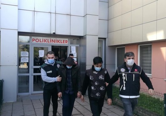 UYUŞTURUCU YUTAN 3 ZANLI TUTUKLANDI