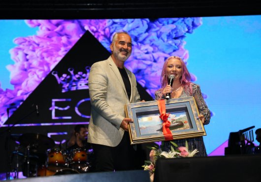 ECE SEÇKİN KARAMÜRSEL'İ COŞTURDU