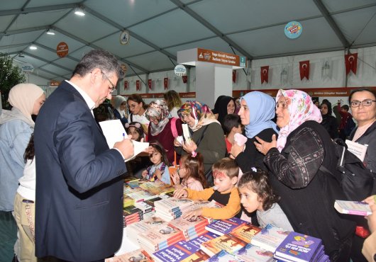 EĞİTİMCİ - YAZAR ALİŞAN KAPAKLIKAYA;  “ÇOCUK YETİŞTİRMEK ÖZEN İSTER”