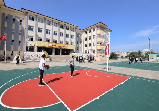 BAŞİSKELE'DE OKULLAR YENİLENİYOR
