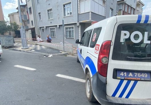 Eşini bıçaklayan zanlıyı yerdeki kan izleri ele verdi