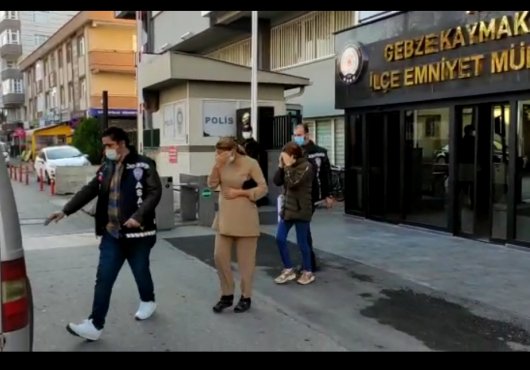 KADIN HIRSIZLAR YAKALANDI