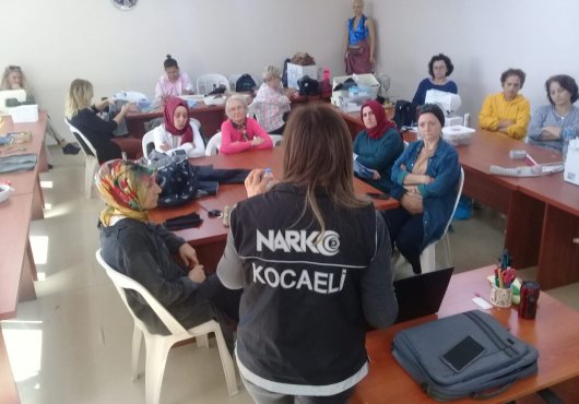 Kocaeli polisinden, anne, çocuk ve özel güvenliklere eğitim!