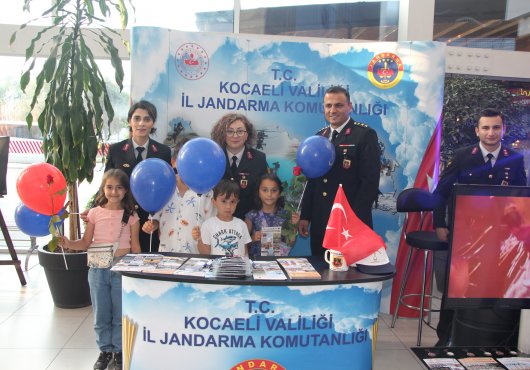 Jandarma standına büyük ilgi