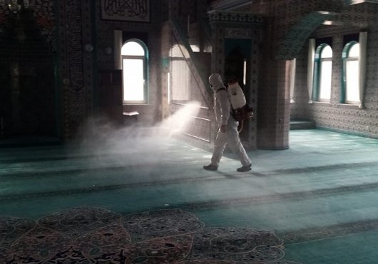 KANDIRA’DA CUMA NAMAZI ÖNCESİ CAMİLER DEZENFEKTE EDİLDİ