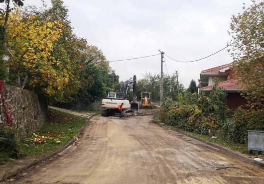  Başiskele Döngel Yarbay Mustafa Caddesinde üstyapı çalışmaları yapılıyor