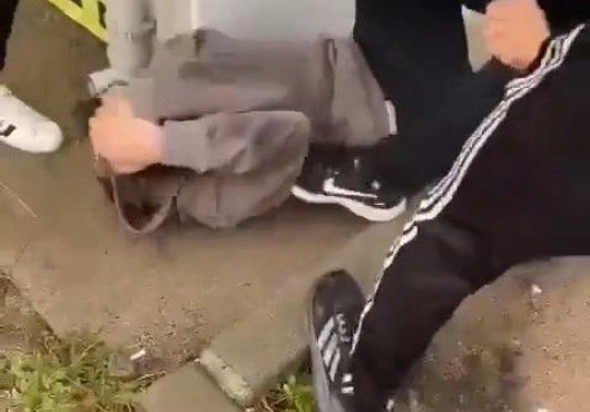 Liseli genç feci şekilde darp edildi: O anlar kamerada