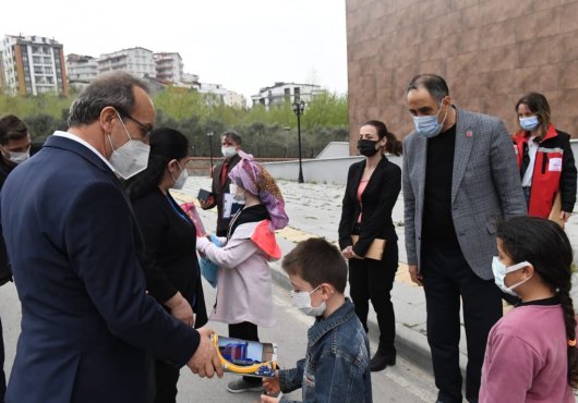 YAVUZ ÇİFT,İ  GEBZE'DE GÖNÜL KÖPRÜLERİ KURDU