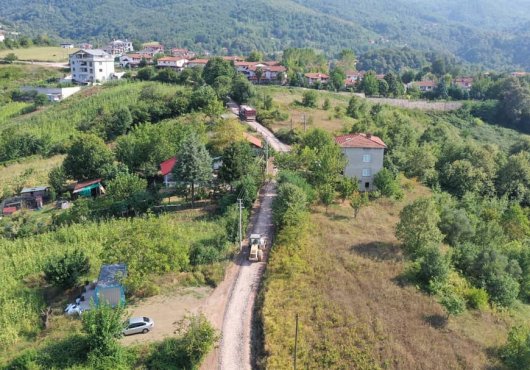 BAŞİSKELE'DE YOL YAPIM ÇALIŞMALARI TAM GAZ SÜRÜYOR