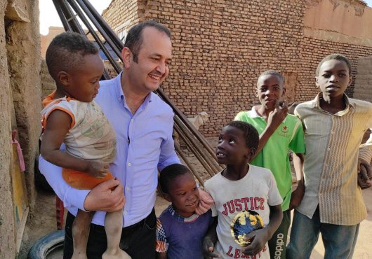 BAŞKAN VEKİLİ ÇAKMAK, SUDAN'DA GÖNÜLLERİ FETETTİ