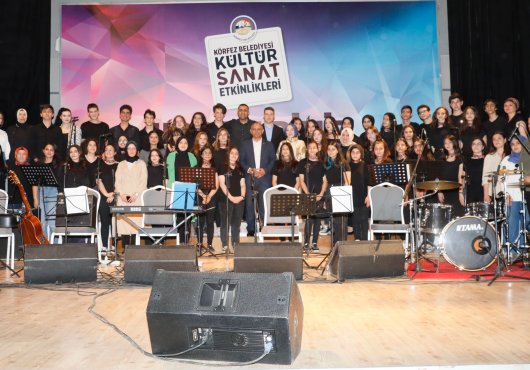 Körfez Belediyesi Gençlik Korosu büyüledi