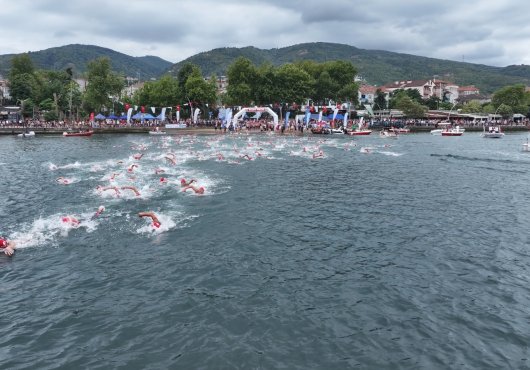 Körfezin İki Yakası Kulaçlarla Birleşti