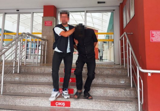 Durdurulan araçta, düzensiz 6 göçmen yakalandı