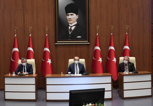 COVİD-19 HER YÖNÜYLE MASAYA  YATIRILDI