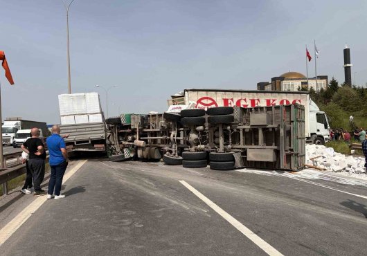  TEM otoyolunda büyük kaza, yol trafiğe kapandı