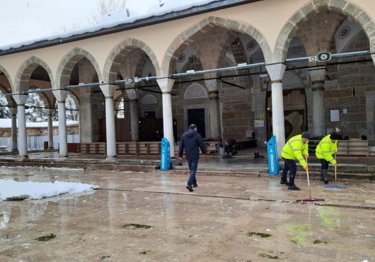 A Takımı karla mücadelede yoğun mesai harcıyor