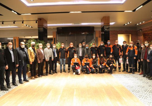 BAŞKAN SÖĞÜT AFET GÖNÜLLÜLERİYŞE BULUŞTU