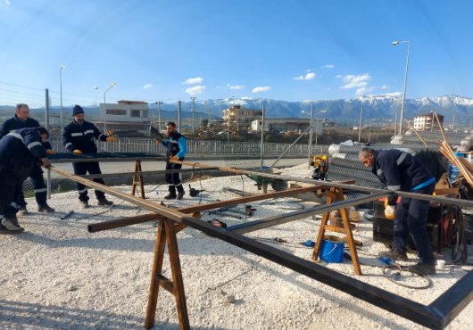 Defne’deki çadır kentin  çevresine tel çit inşa ediliyor