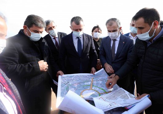 BÜYÜKAKIN,  ÇEKİLEN ÇİLELERİ VE HASTANE KUYRUKLARINI UNUTMADIK