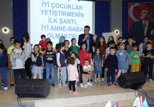 Başiskele’de Yazar Alişan Kapaklıkaya’ya Yoğun İlgi