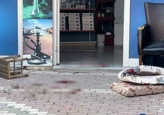 Kendisine tokat atan kişiyi bacaklarından vurdu