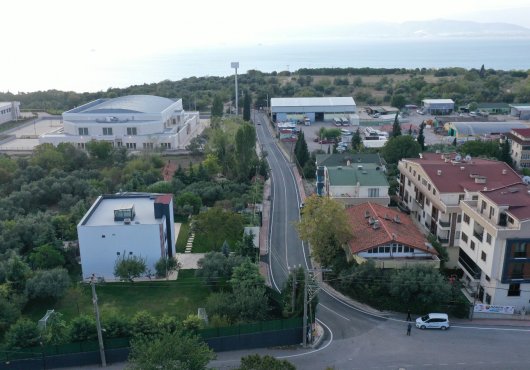 DARICA KÖRFEZ CADDESİ'NDE YOL ÇİZGİLERİ ÇİZİLDİ