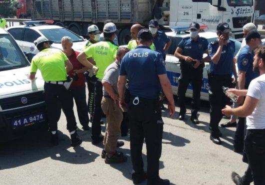 Yol kontrolünden kaçan şahıs polise Çarptı ; Polis memuru ağır yaralandı