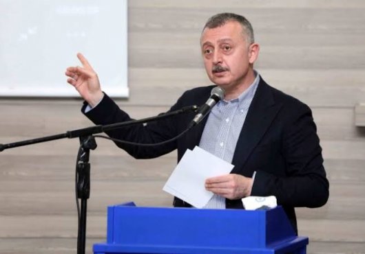 Kocaeli Büyükşehir'de kartlar yeniden dağıtıldı 