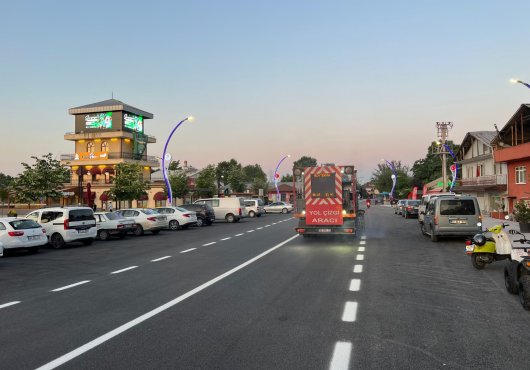    Büyükşehir, Başiskele Kullar Karamürsel Caddesinde yol çizgileri de çekildi