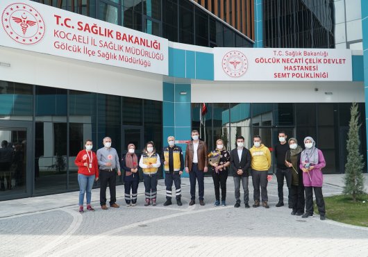 BAŞKAN SEZER, SAĞLIK ÇALIŞANLARININ YANINDA